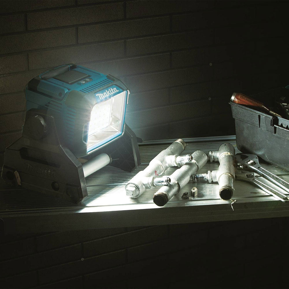 Makita DML811 18V LXT® Lithium-Ion Cordless/Corded Work Light, Light Only