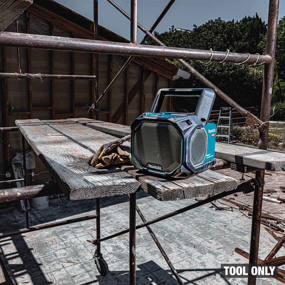 Makita GRM05 40V max XGT / 18V LXT Lithium?Ion Cordless/Corded Bluetooth Job Site Speaker (Tool Only)