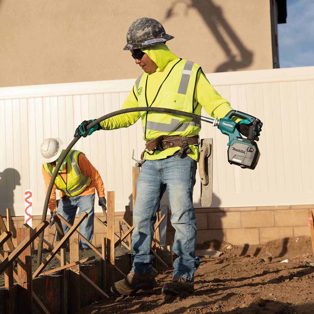 Makita GRV02L1 40V max XGT Brushless Cordless 8' Concrete Vibrator Kit (8.0Ah)