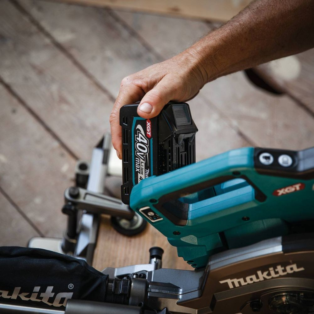 Makita GSL02M1 40V max XGT Brushless Cordless 8-1/2" Dual-Bevel Sliding Compound Miter Saw Kit, AWS Capable, with one battery (4.0Ah)
