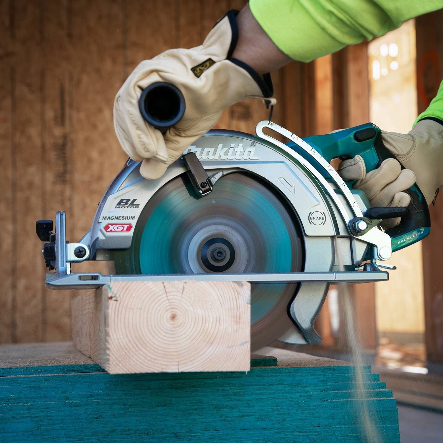 Makita GSR02M1 40V max XGT® Rear Handle 10-1/4"Saw Kit