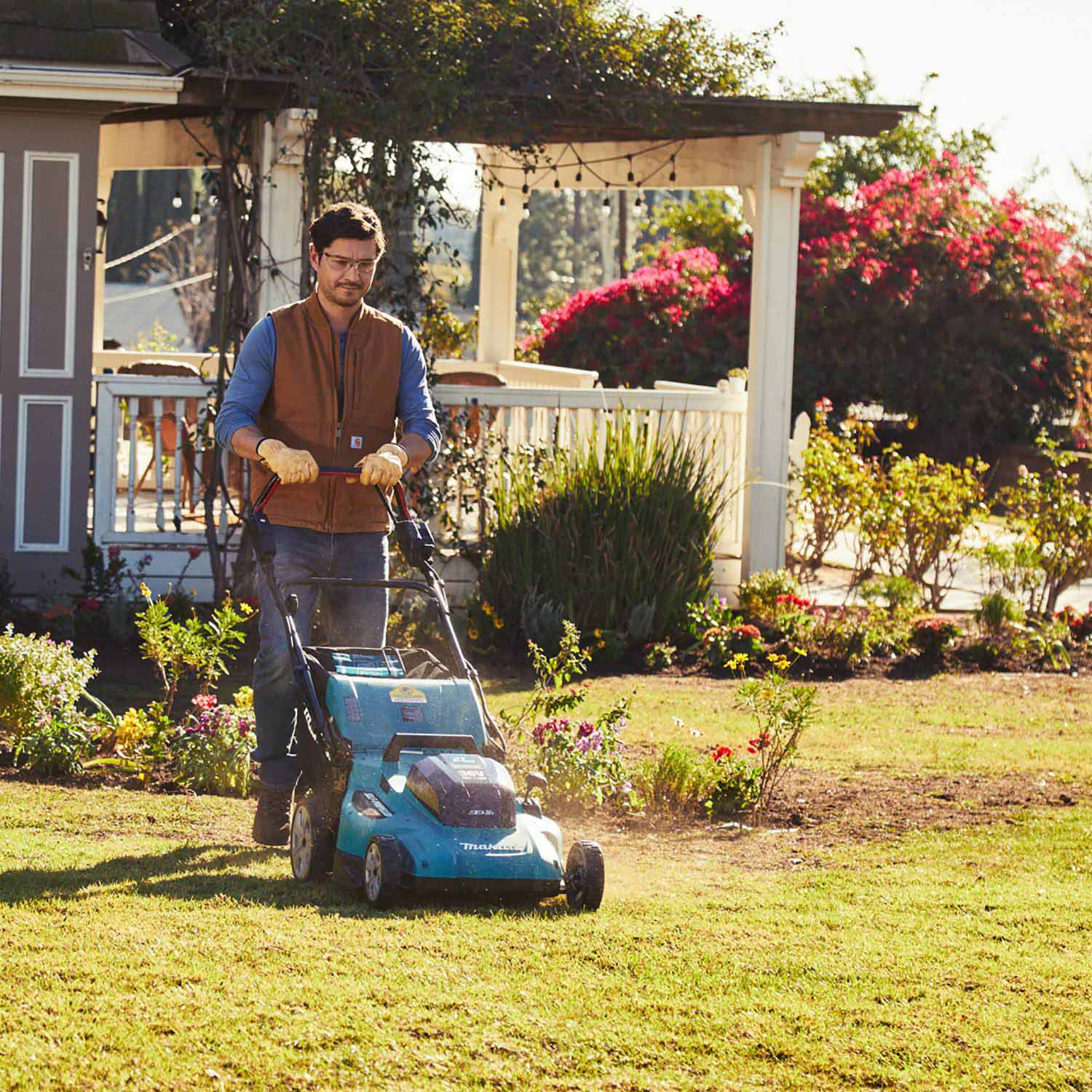 Makita XML11CT1 36V (18V X2) LXT® 21" Self-Propelled Lawn Mower Kit