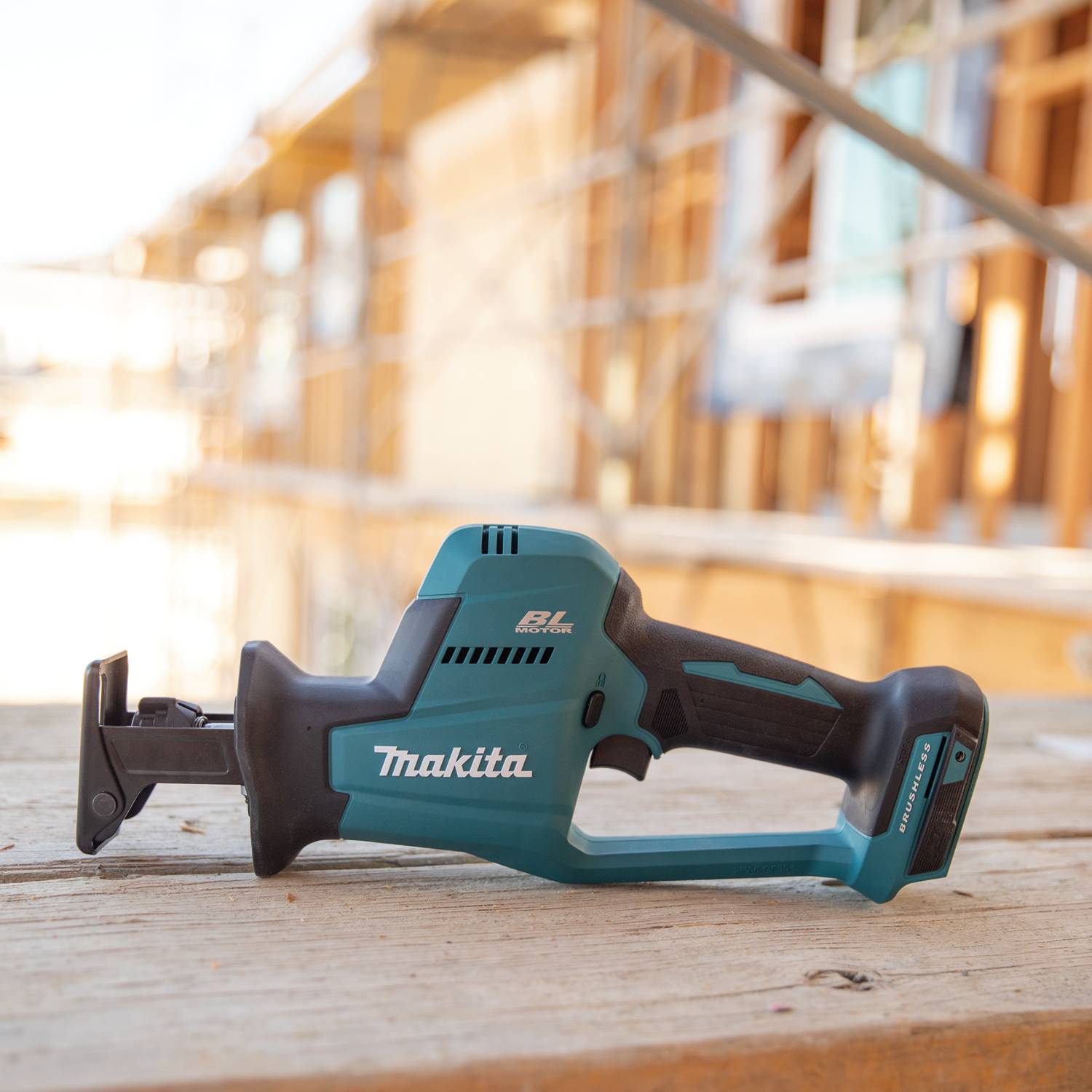 Makita XRJ08Z 18V LXT Lithium-Ion Brushless Cordless Compact One-Handed Recipro Saw, Tool Only