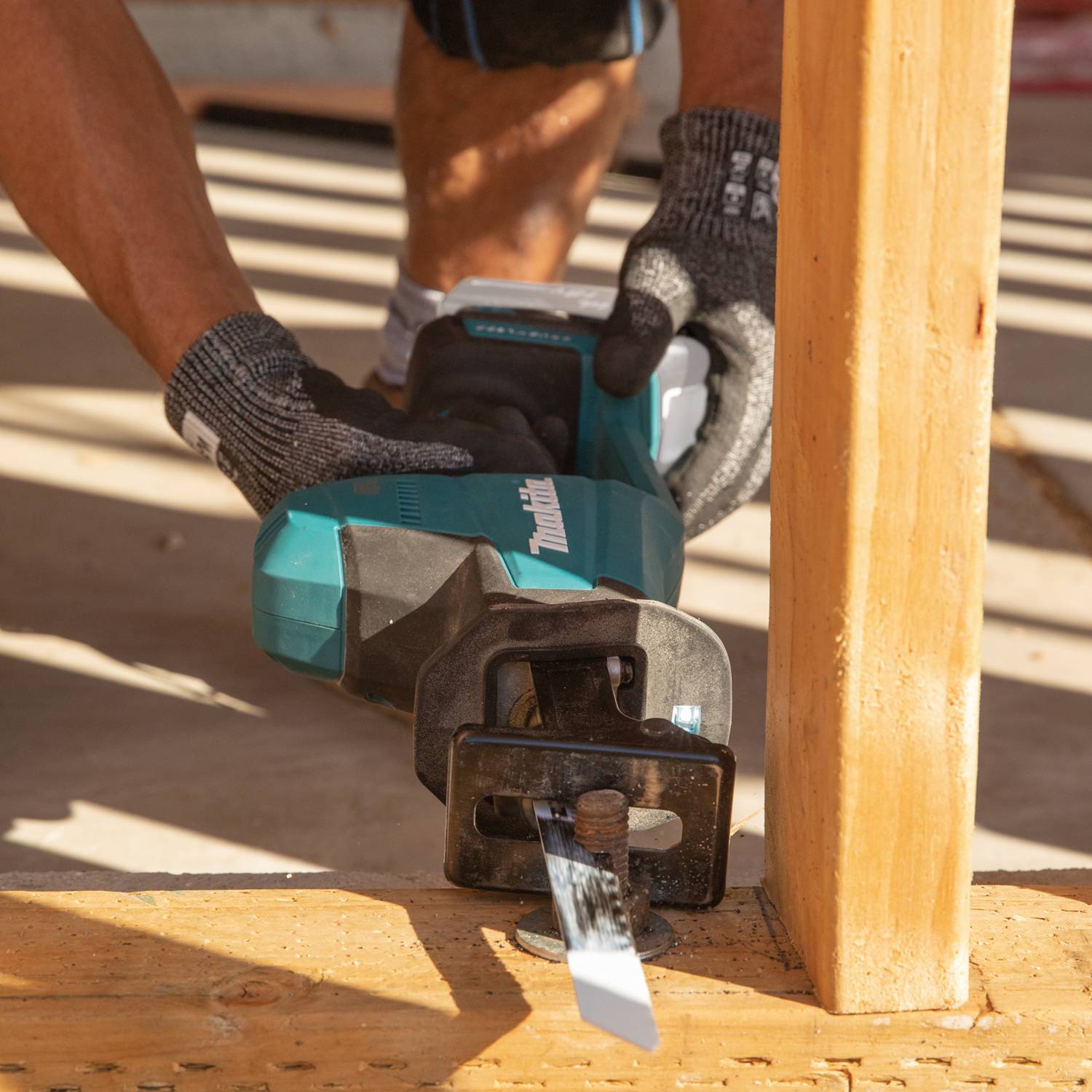 Makita XRJ08Z 18V LXT Lithium-Ion Brushless Cordless Compact One-Handed Recipro Saw, Tool Only