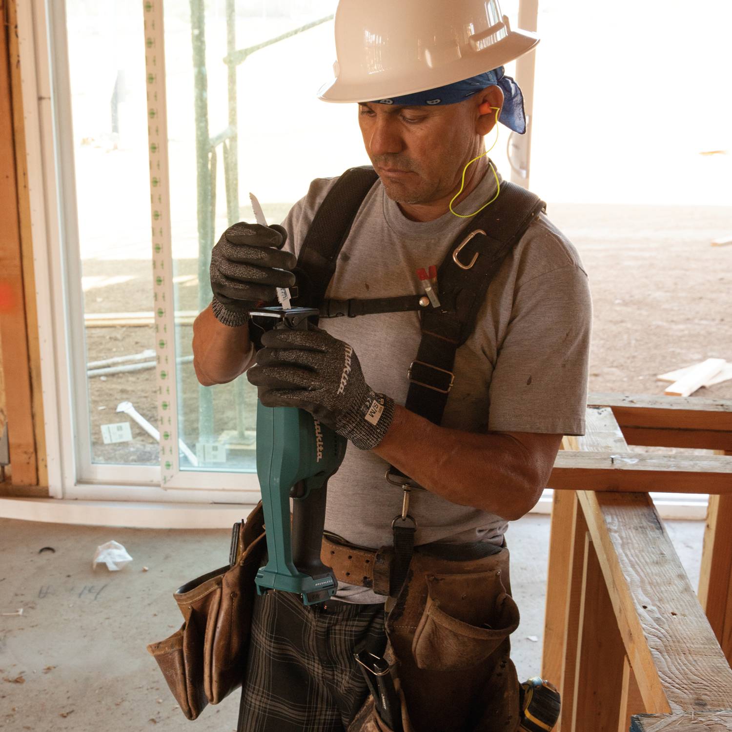 Makita XRJ08Z 18V LXT Lithium-Ion Brushless Cordless Compact One-Handed Recipro Saw, Tool Only