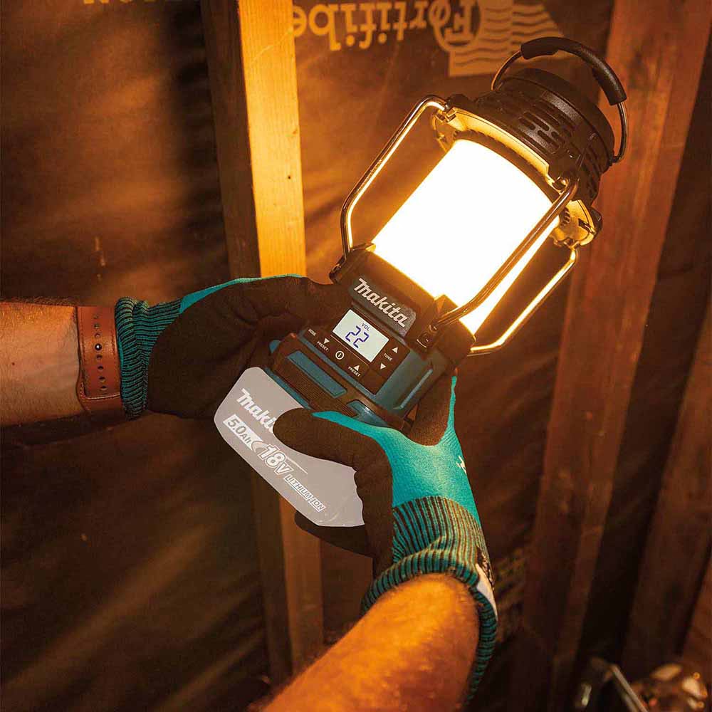 Makita XRM12 18V LXT Lithium-Ion Cordless Lantern with Radio, Tool Only