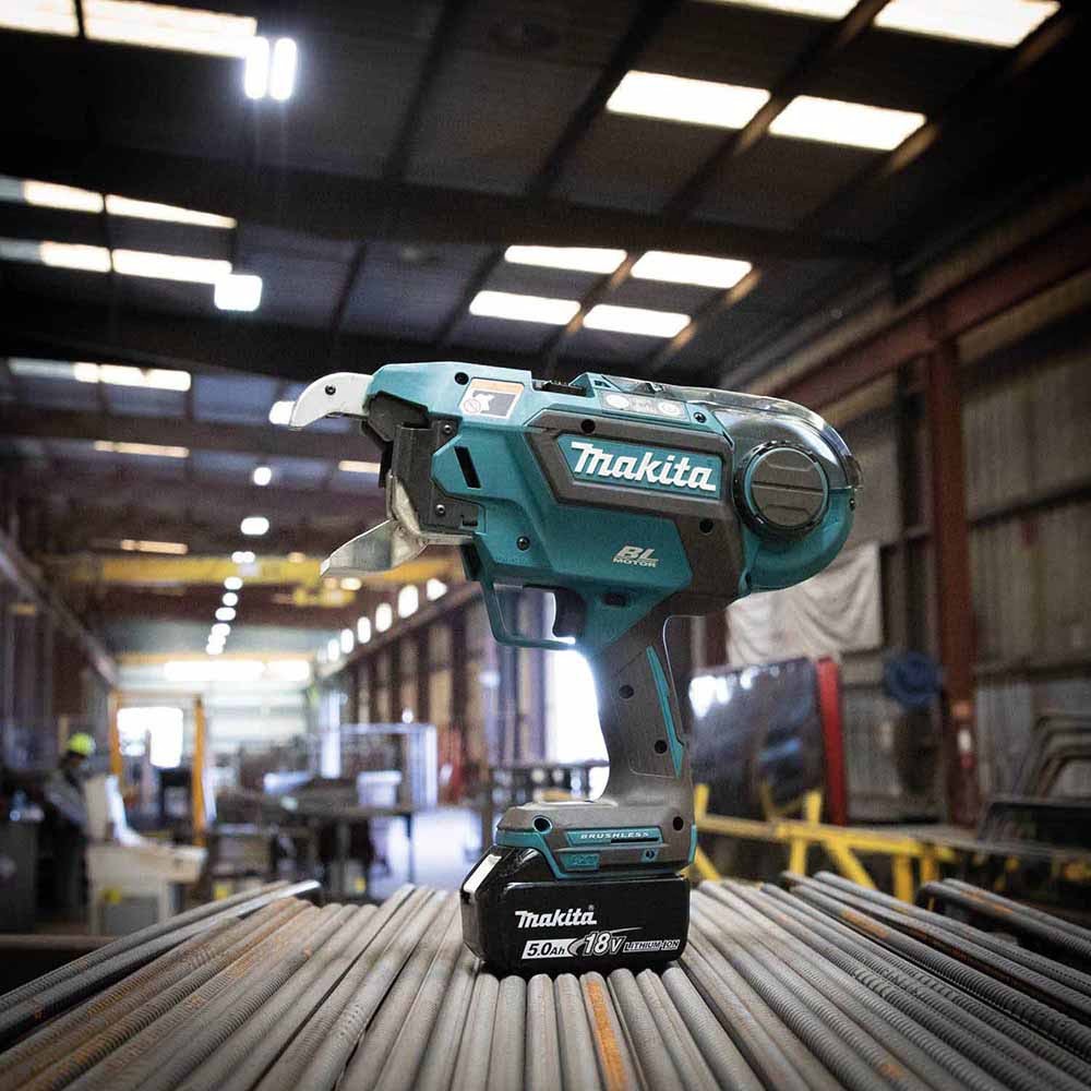 Makita XRT02TK 18V LXT Lithium-Ion Brushless Cordless Deep Capacity Rebar Tying Tool Kit (5.0Ah)