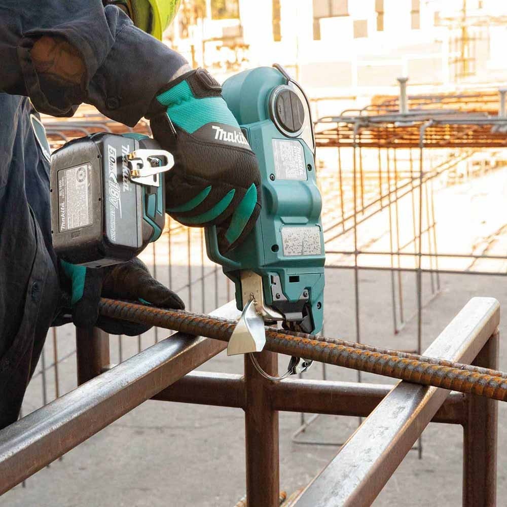 Makita XRT02TK 18V LXT Lithium-Ion Brushless Cordless Deep Capacity Rebar Tying Tool Kit (5.0Ah)